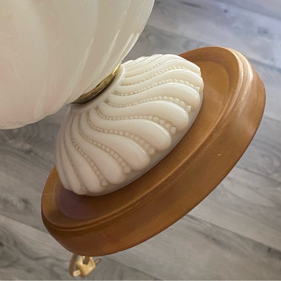 Vintage Milk Glass Table Lamp - Picture 5 of 6